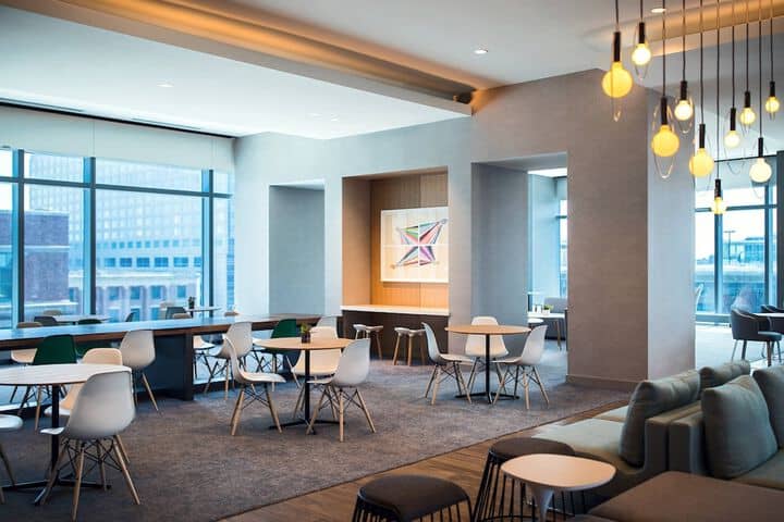 Lounge 70 of 98