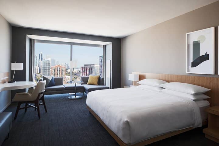 Room 10 of 98